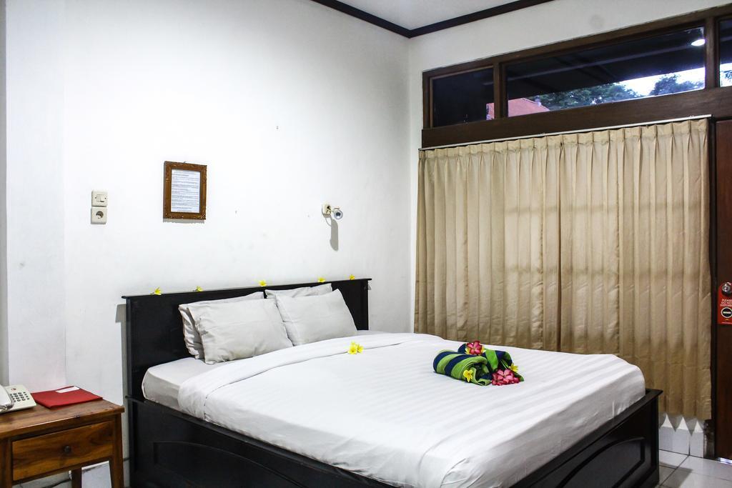 Hotel Puri Tanah Lot Kuta  Exterior photo