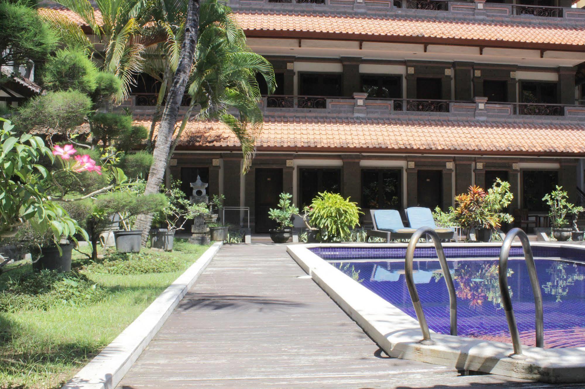 Hotel Puri Tanah Lot Kuta  Exterior photo