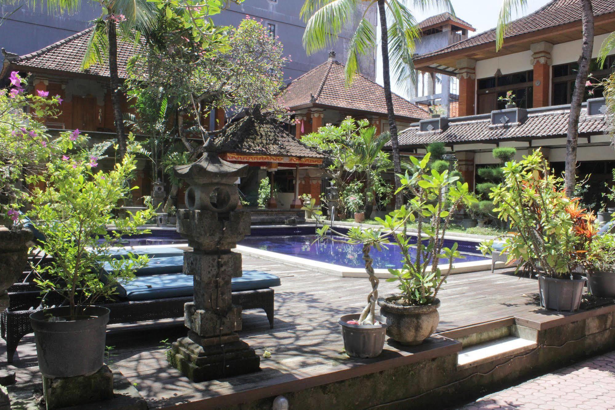 Hotel Puri Tanah Lot Kuta  Exterior photo